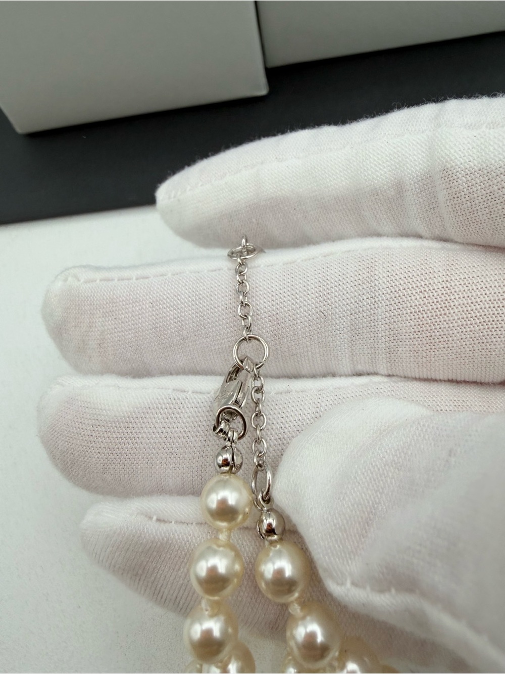 Vivienne Westwood Orb Pearl Neckalce - Picture 9 of 14